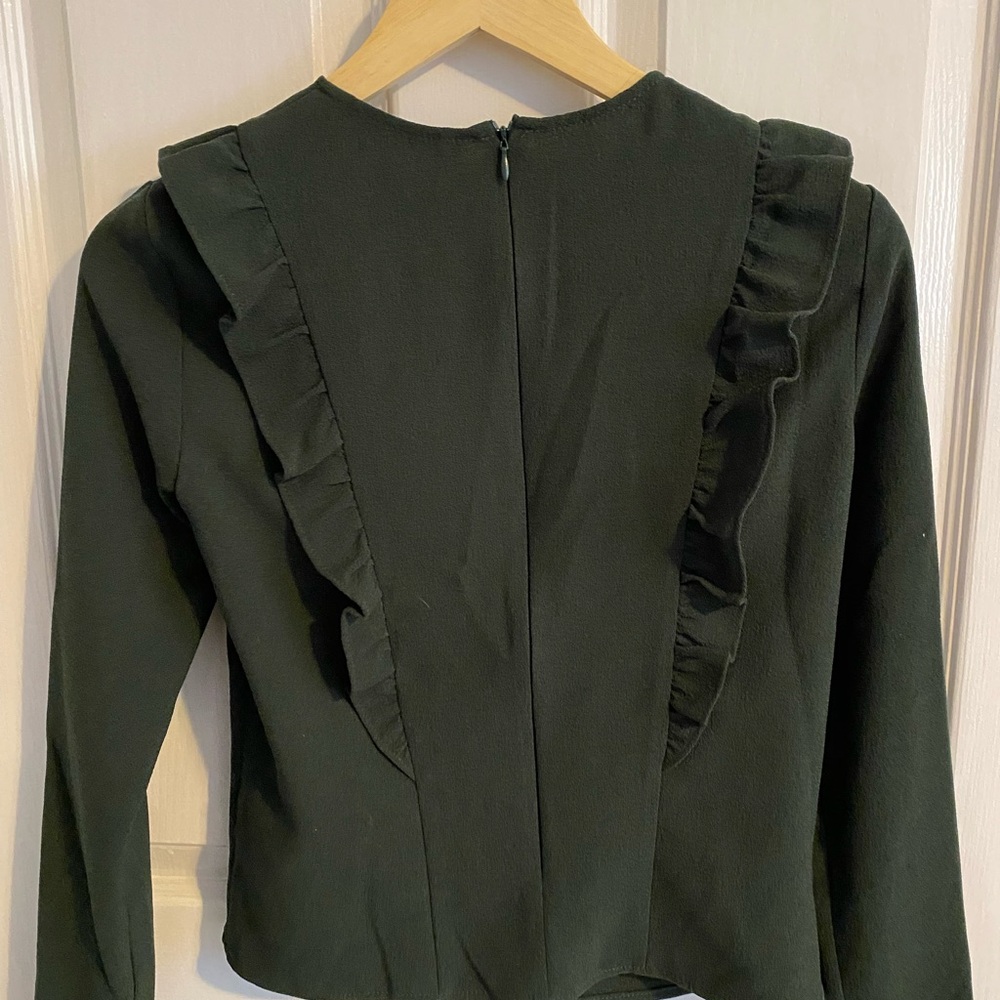 Elegant Green Ruffled Top - Picture 6 of 8